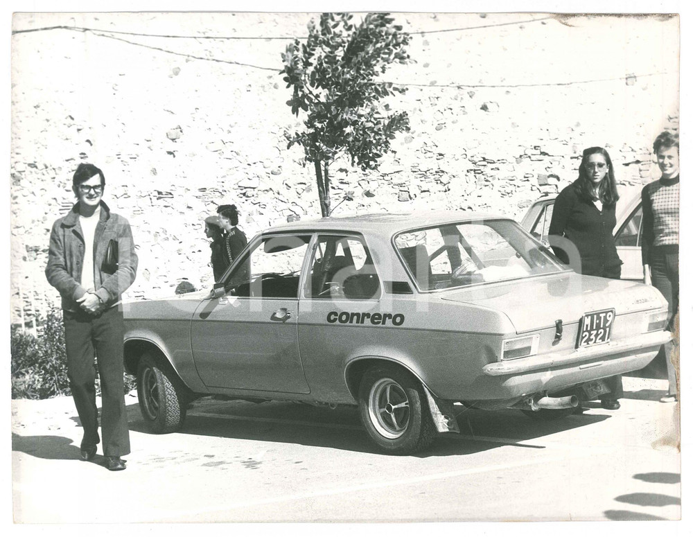 Fotografia d epoca originale 1974 SANREMO  RALLY Simonetta DEL MAZZA e Opel ASCONA prima della gara  Foto 1