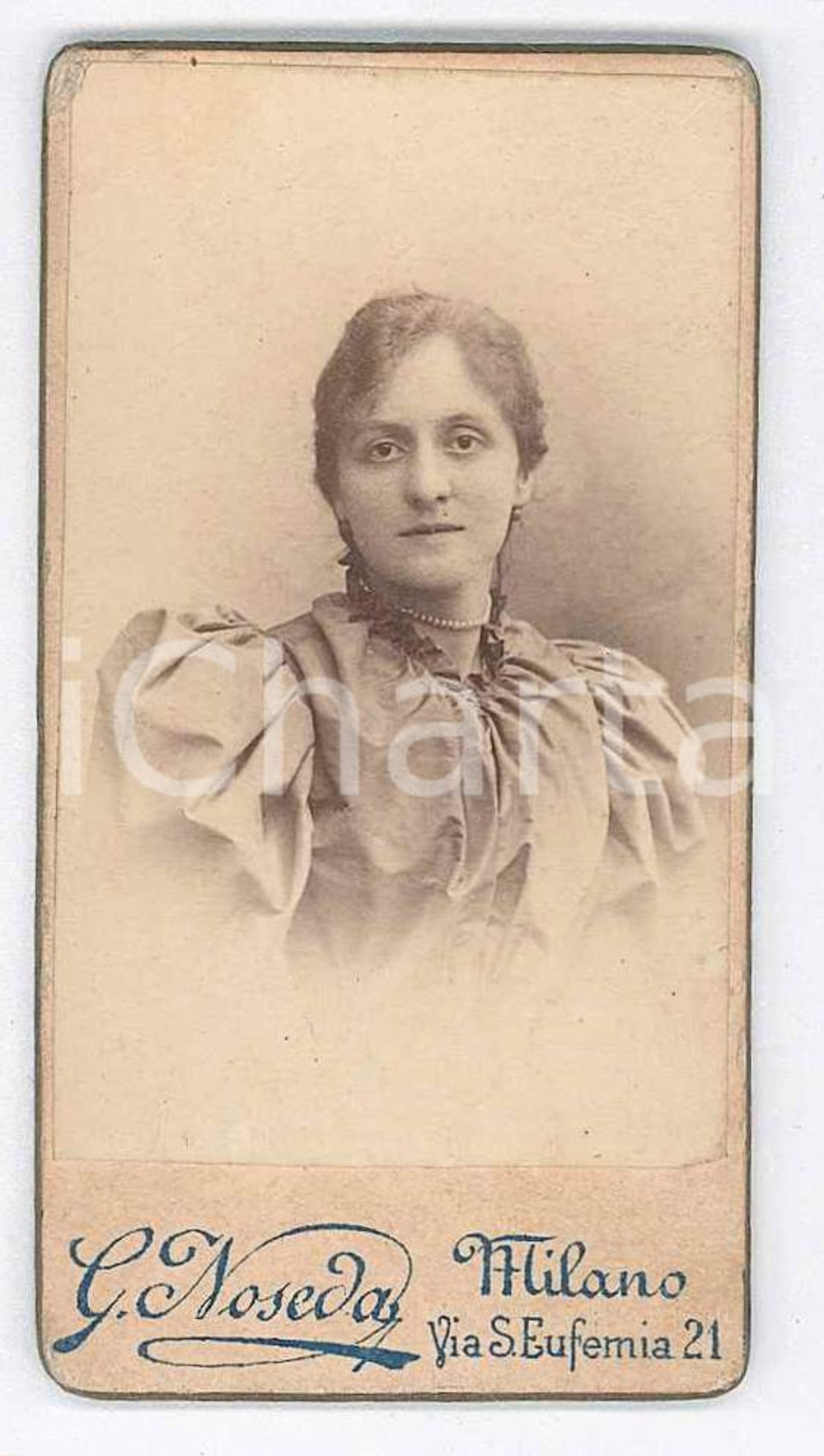 Fotografia d epoca originale 1890 ca MILANO Ritratto di donna  Busto Foto G. NOSEDA 4x8 cm 1