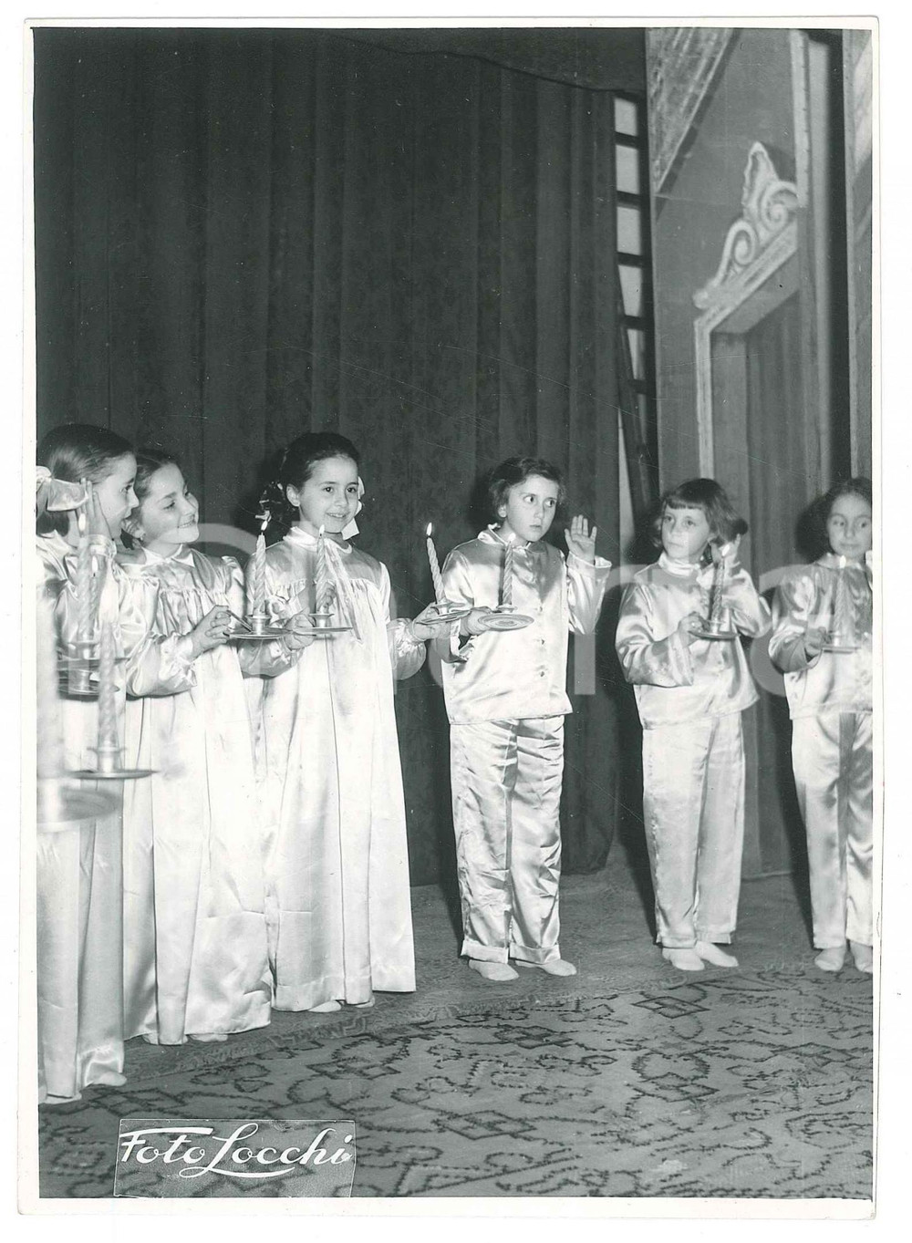 Fotografia d epoca originale 1956 FIRENZE Istituto Sacro Cuore  Bambine alla recita scolastica 2 Foto 1