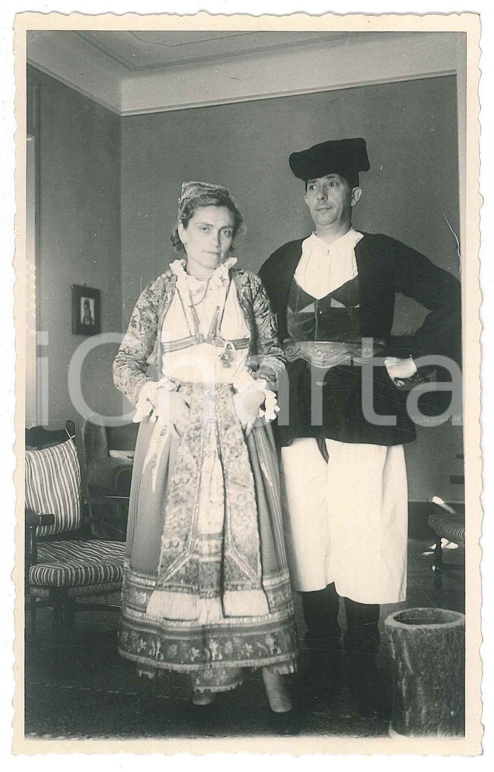 Fotografia d epoca originale 1950 ca FOLKLORE SARDEGNA Coppia in costume tradizionale  Foto 9x14 cm 1