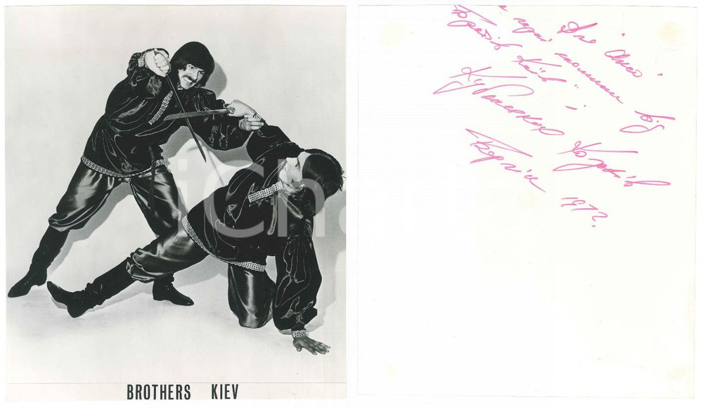 Autografo originale 1972 THEATRE  BROTHERS KIEV in a duel  AUTOGRAPHED photo 20x23 cm 1