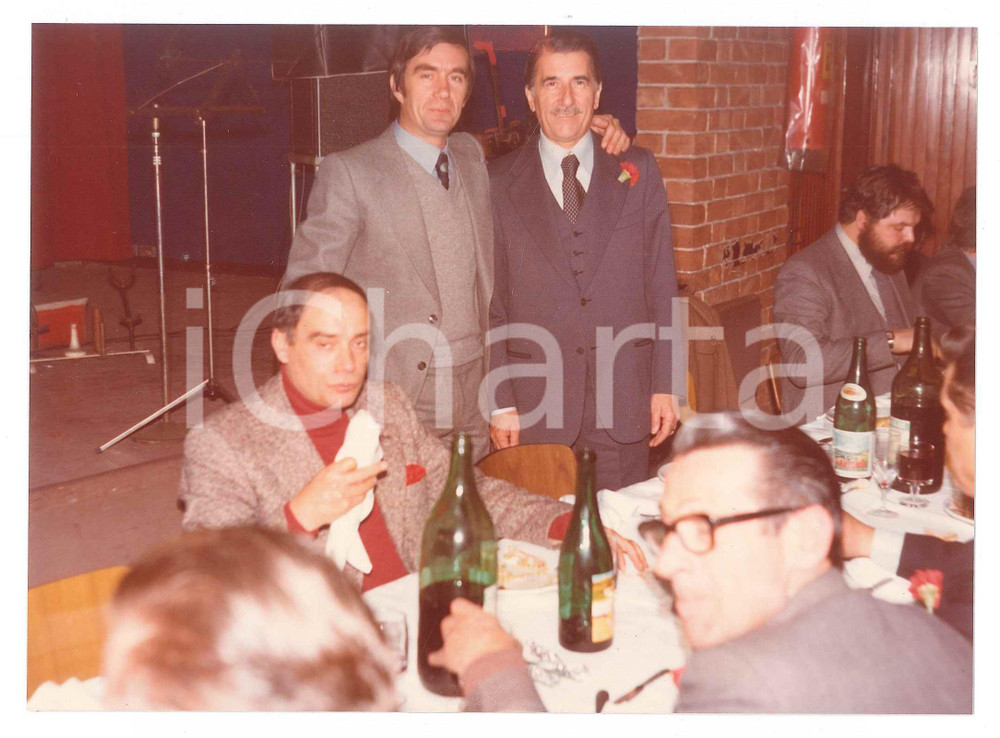 Fotografia d epoca originale 1976 MILANO Festa dell Avanti!  Aldo ANIASI alla cena  Foto 17x12 cm 1 1