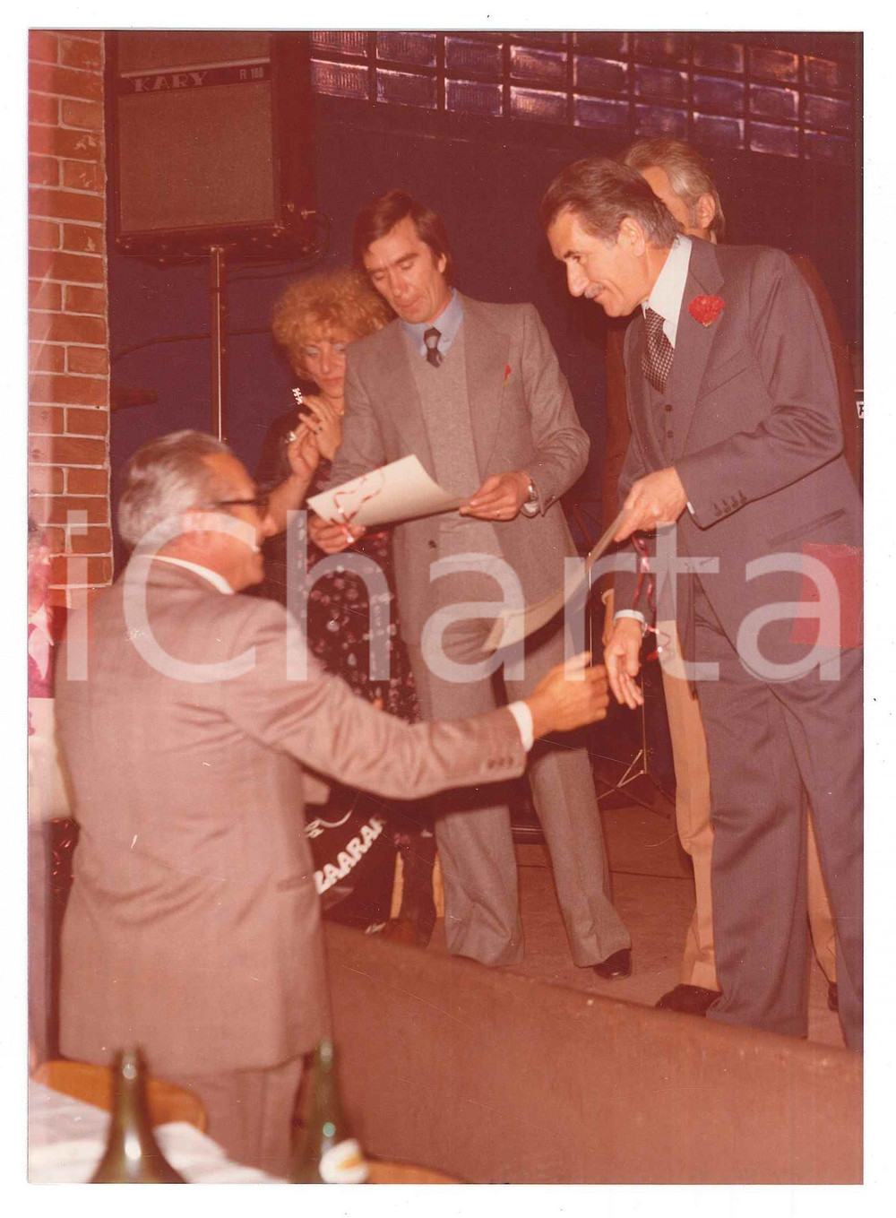 Fotografia d epoca originale 1976 MILANO Festa dell Avanti!  Aldo ANIASI  Premiazione  Foto 12x17 cm 6 1