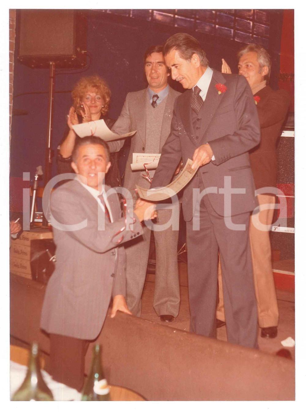 Fotografia d epoca originale 1976 MILANO Festa dell Avanti!  Aldo ANIASI  Premiazione  Foto 12x17 cm 1 1