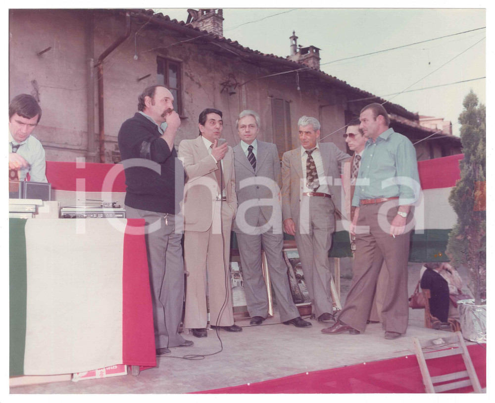 Fotografia d epoca originale 1975 ca MILANO Cascina CASE NUOVE PSI Festa dell Avanti! Autorità sul palco 2 1