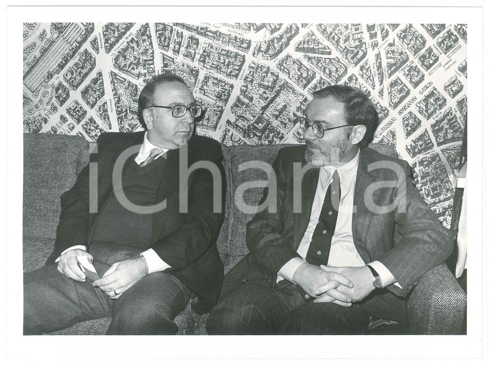 Fotografia d epoca originale 1985 ca MILANO Giornalisti Piero OSTELLINO Ugo RONFANI  Foto 24x18 cm 1