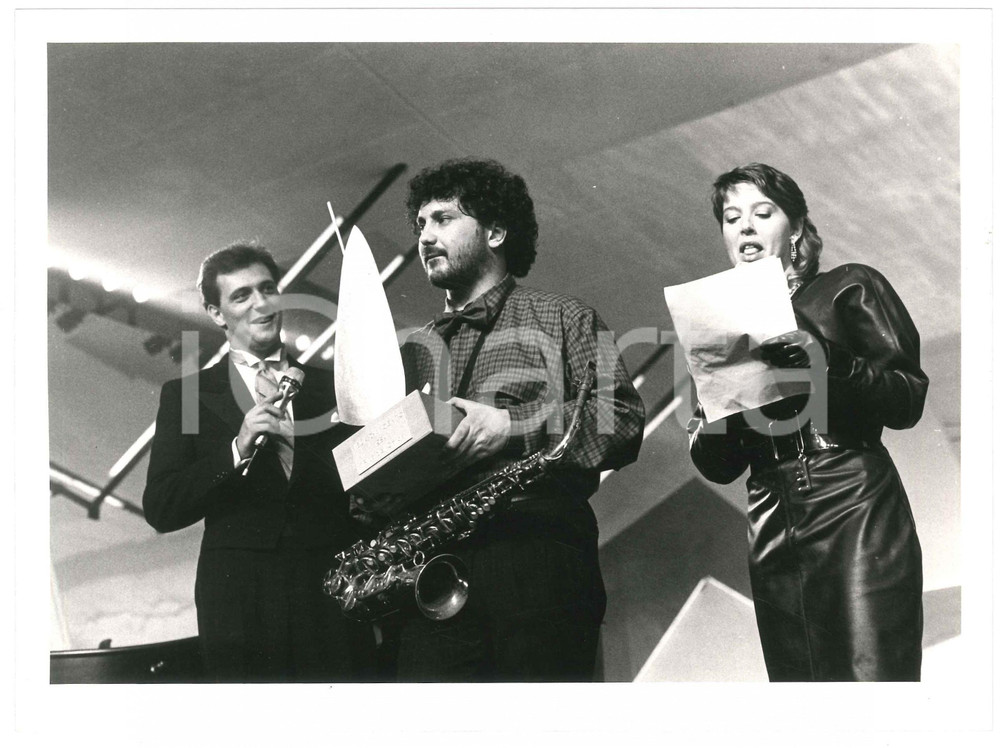 Fotografia d epoca originale 1983 RIVA DEL GARDA Vela d oro Enzo AVITABILE Anna PETTINELLI Mauro MICHELONI 1