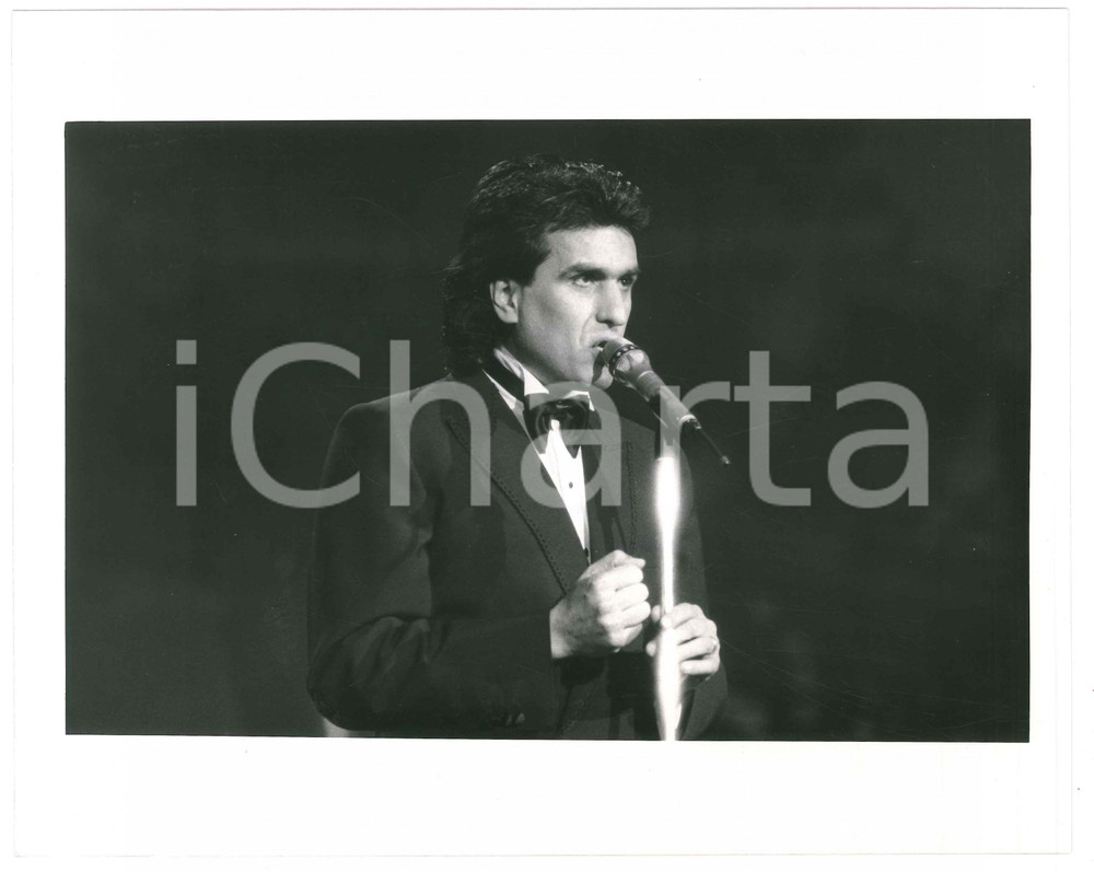 Fotografia d epoca originale 1989 FESTIVAL DI SANREMO Toto CUTUGNO durante l esibizione  Foto 25x20 cm 3 1