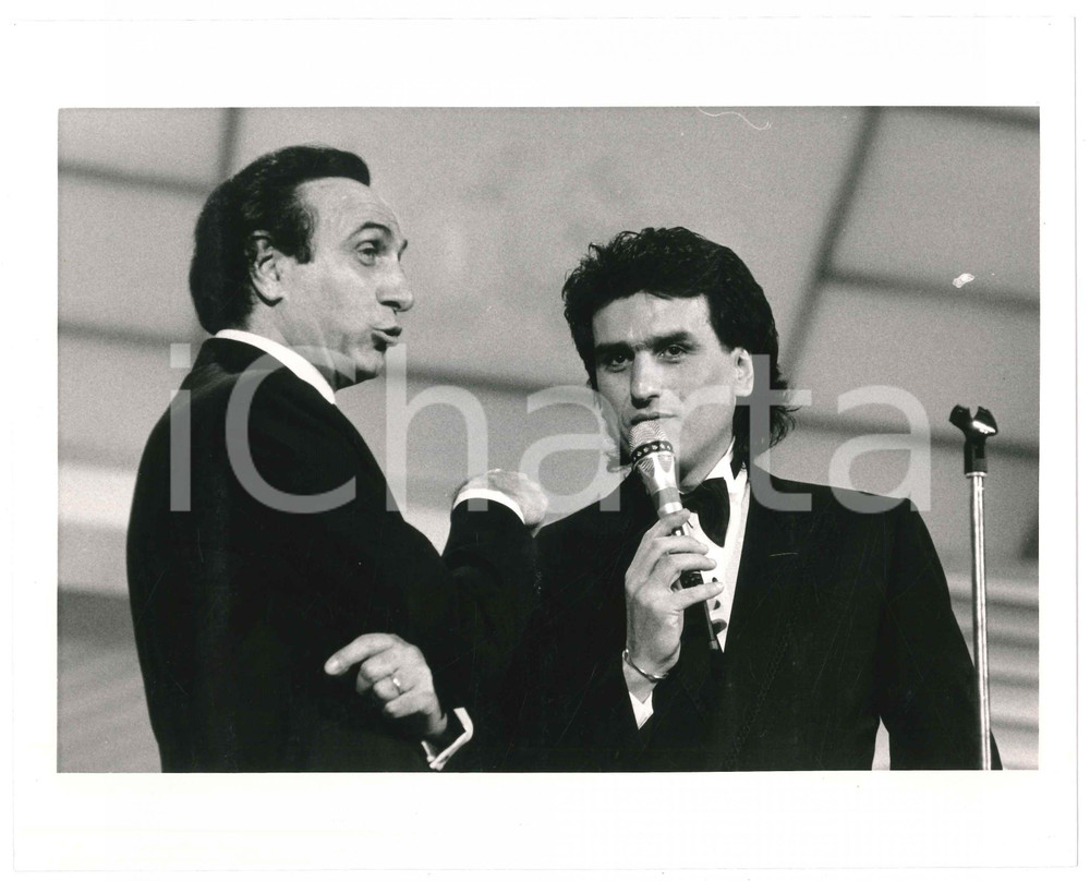 Fotografia d epoca originale 1989 FESTIVAL DI SANREMO Pippo BAUDO e Toto CUTUGNO sul palco  Foto 25x20 cm 1