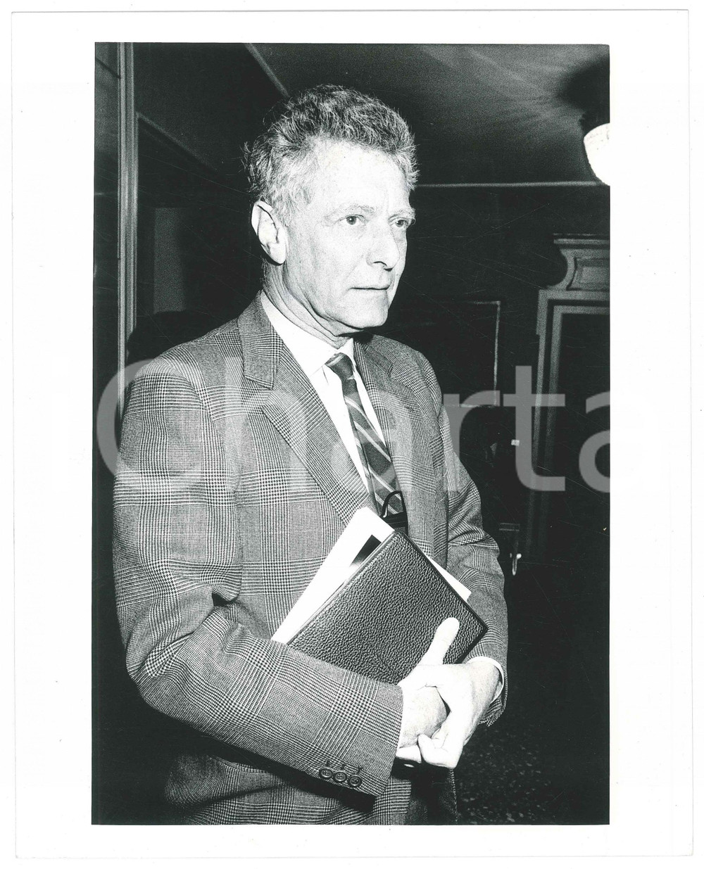 Fotografia d epoca originale 1985 ca COSTUME ITALIA  Carlo CARACCIOLO Ritratto dell imprenditore  Foto 1 1