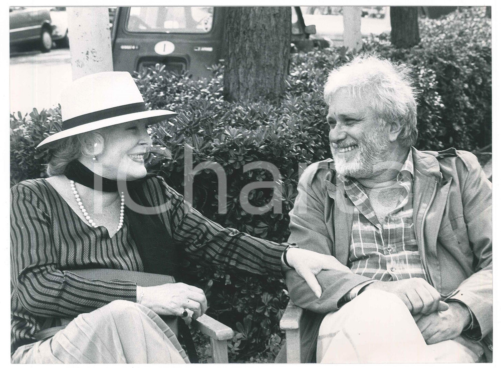 Materiale cinematografico d’epoca 1988 CINEMA 32 dicembre  Luciano DE CRESCENZO Caterina BORATTO sul set  Foto 1
