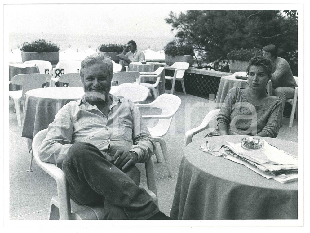 Fotografia d epoca originale 1983 VENEZIA Mostra del Cinema Luciano DE CRESCENZO Lorella MORLOTTI  Foto 2 1