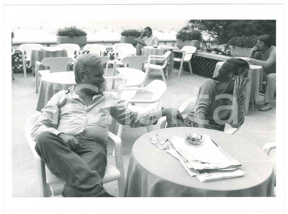 Fotografia d epoca originale 1983 VENEZIA Mostra del Cinema Luciano DE CRESCENZO Lorella MORLOTTI  Foto 3 1