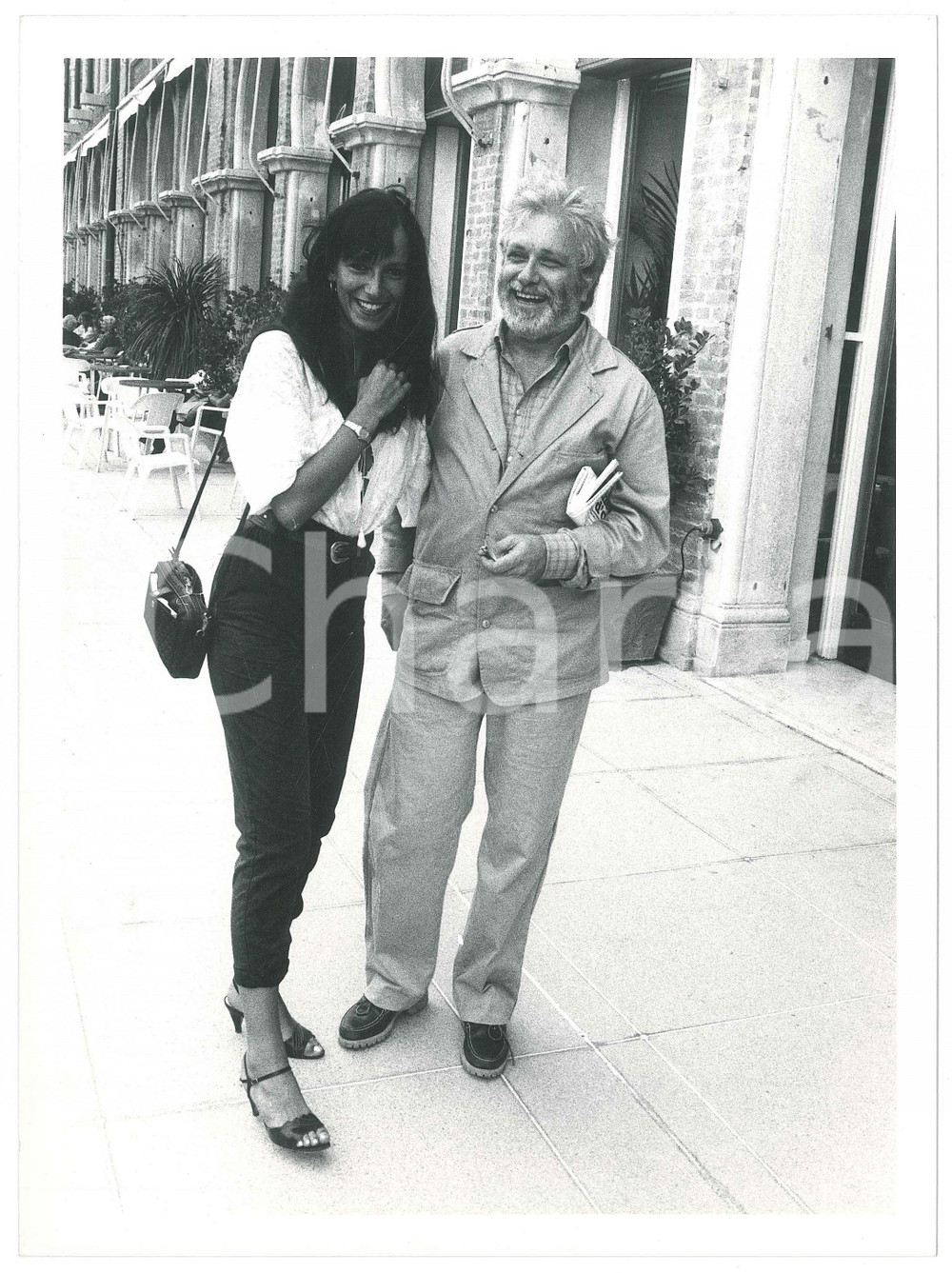 Fotografia d epoca originale 1984 COSTUME ITALIA  Luciano DE CRESCENZO e Selvaggia  Foto 18x24 cm 1