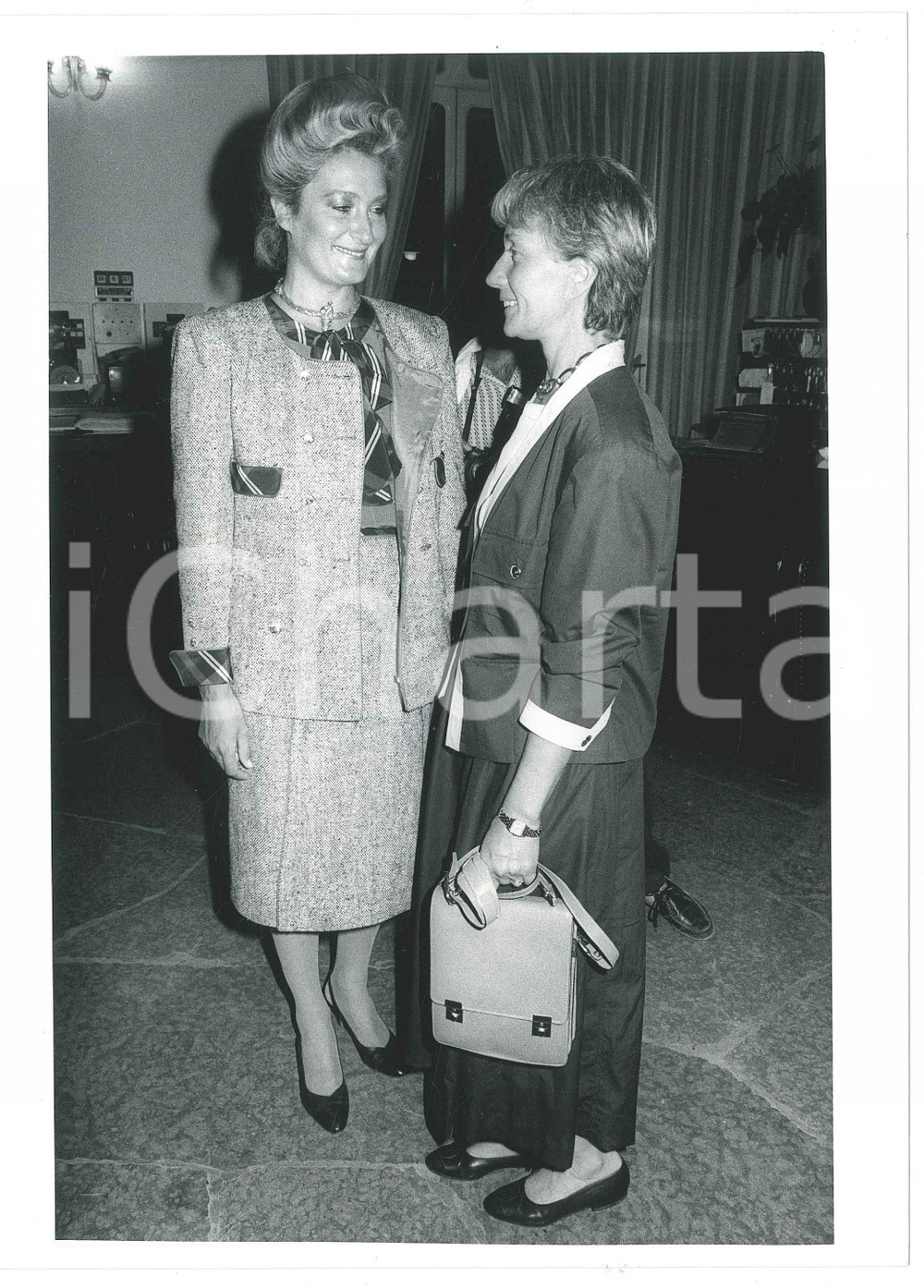 Fotografia d epoca originale 1985 ca VENEZIA Mostra del Cinema  Giovanna MASSOBRIO Ysabel LEOTARD Foto 18x24 1