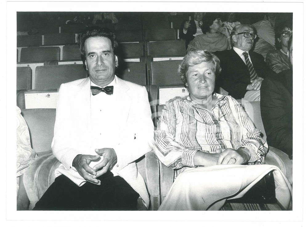Fotografia d epoca originale 1984 VENEZIA Mostra del Cinema  Paolo PORTOGHESI Tina ANSELMI  Foto 24x18 cm 1