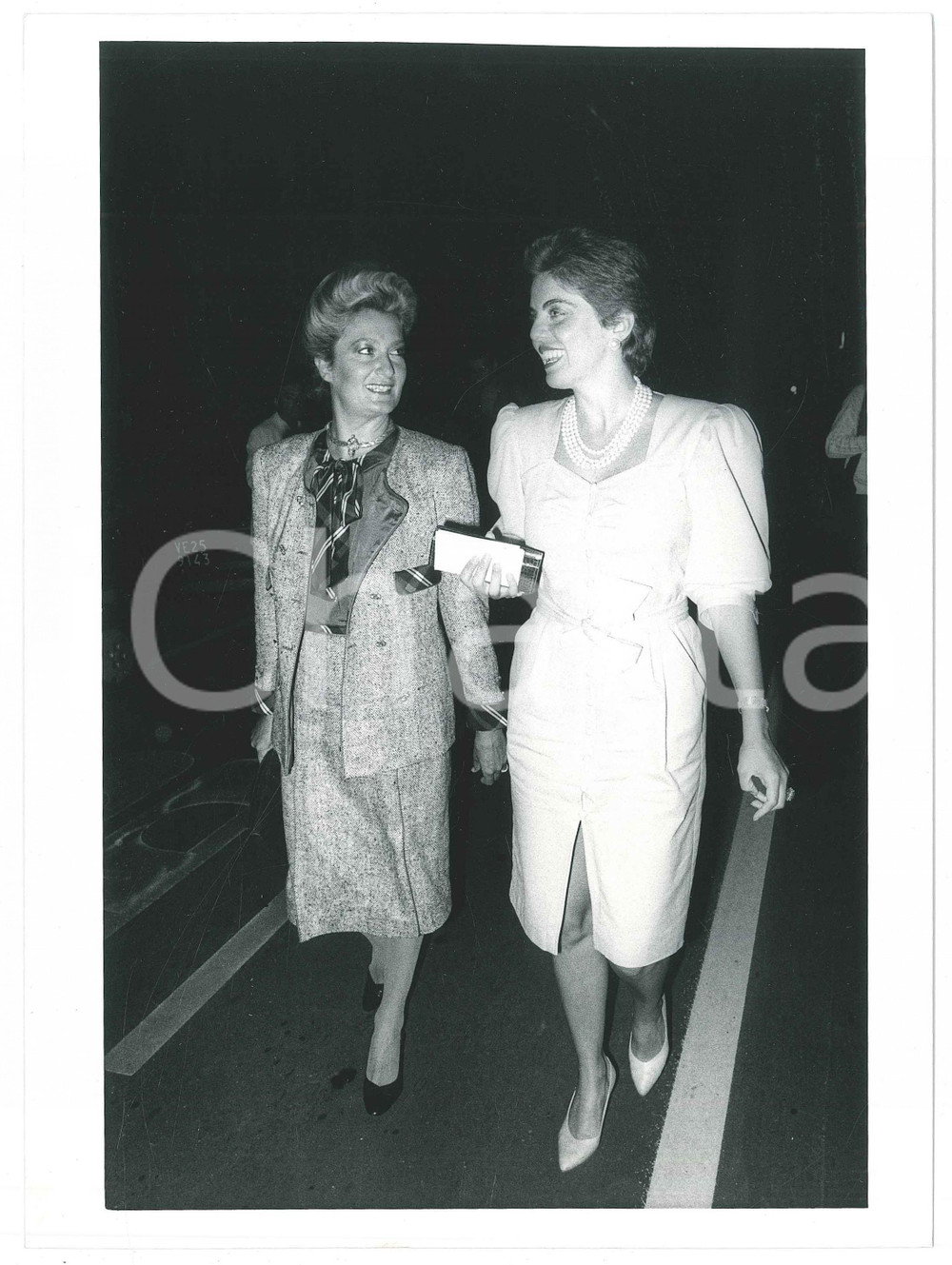Fotografia d epoca originale 1985 ca VENEZIA Mostra del Cinema  Giovanna MASSOBRIO Ania PIERONI  Foto 2 1