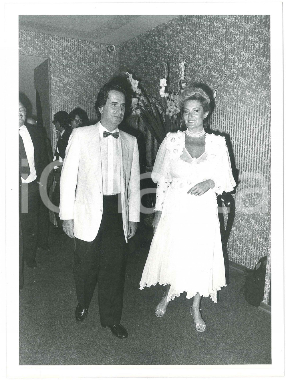 Fotografia d epoca originale 1985 ca VENEZIA Mostra del Cinema  Paolo PORTOGHESI Giovanna MASSOBRIO Foto 1