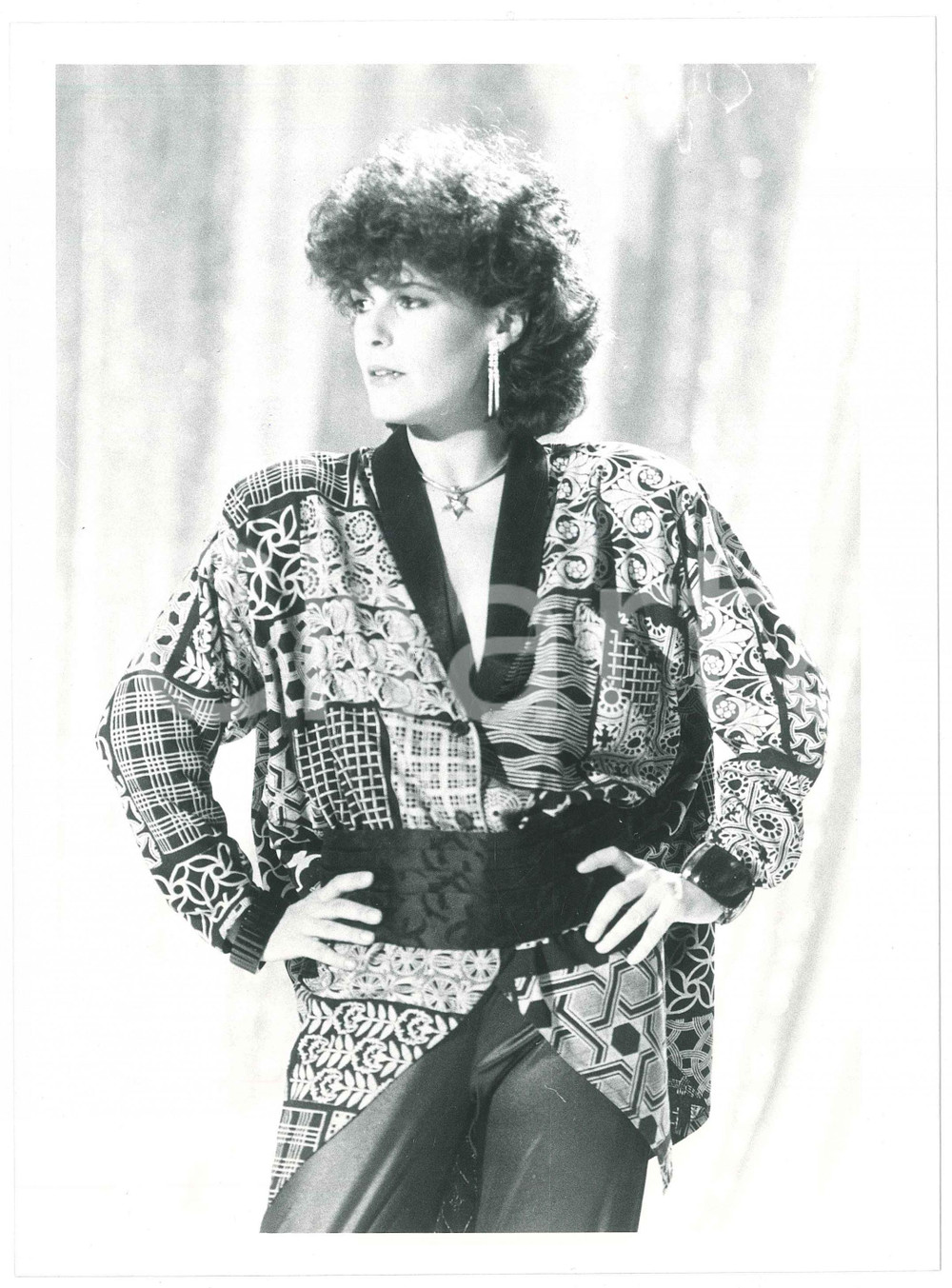 Fotografia d epoca originale 1985 ca ITALIA  SPETTACOLO Mita MEDICI Ritratto dell attrice  Foto 18x24 cm 1