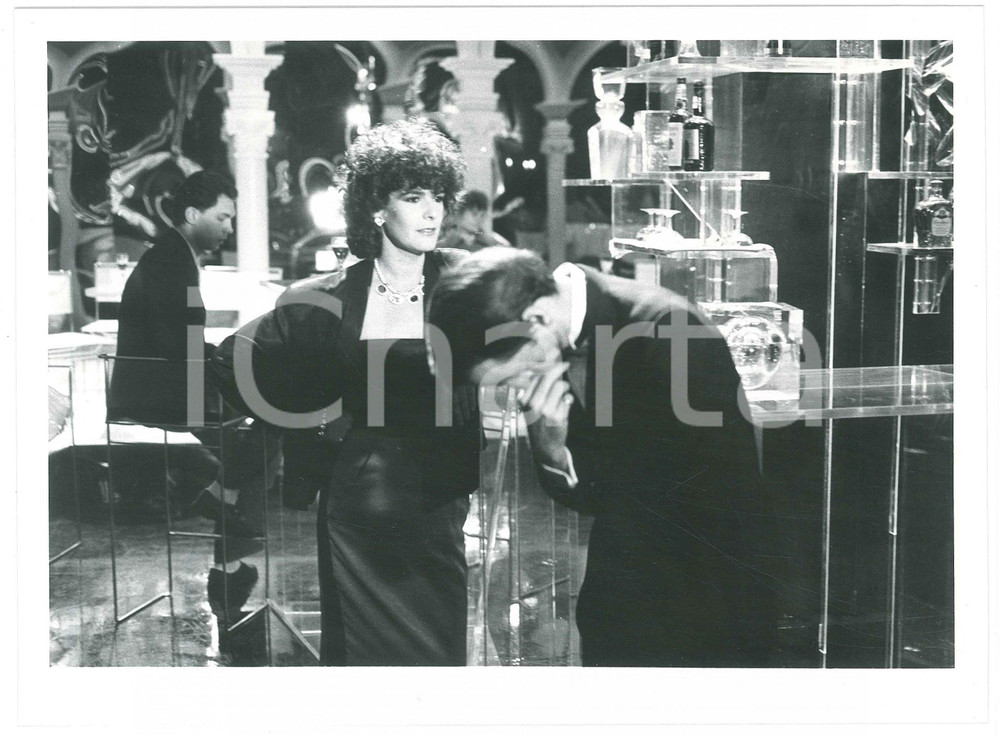 Fotografia d epoca originale 1985 ca RAI Il cappello sulle ventitrÃ©  Mita MEDICI Foto 24x18 cm 4 1