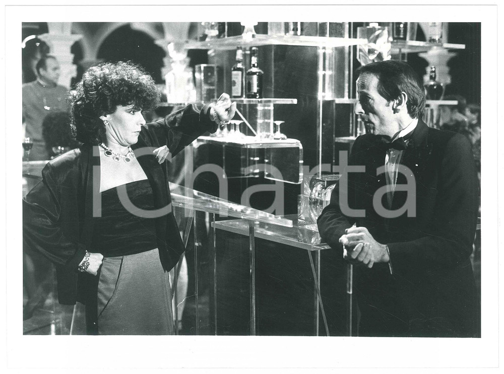 Fotografia d epoca originale 1985 ca RAI Il cappello sulle ventitrÃ©  Mita MEDICI Foto 24x18 cm 6 1