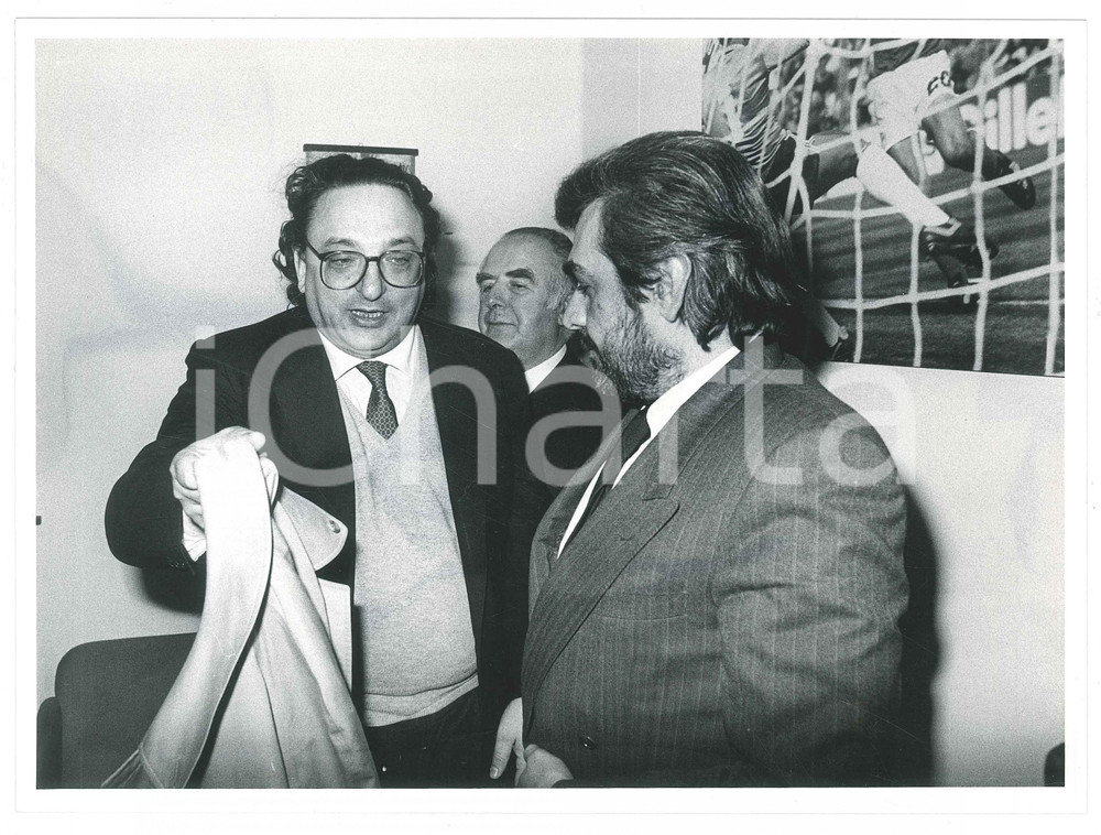 Fotografia d epoca originale 1985 ca RAI DUE Oggi e domani  Gianni DE MICHELIS Giovanni GORIA  Foto 24x18 1