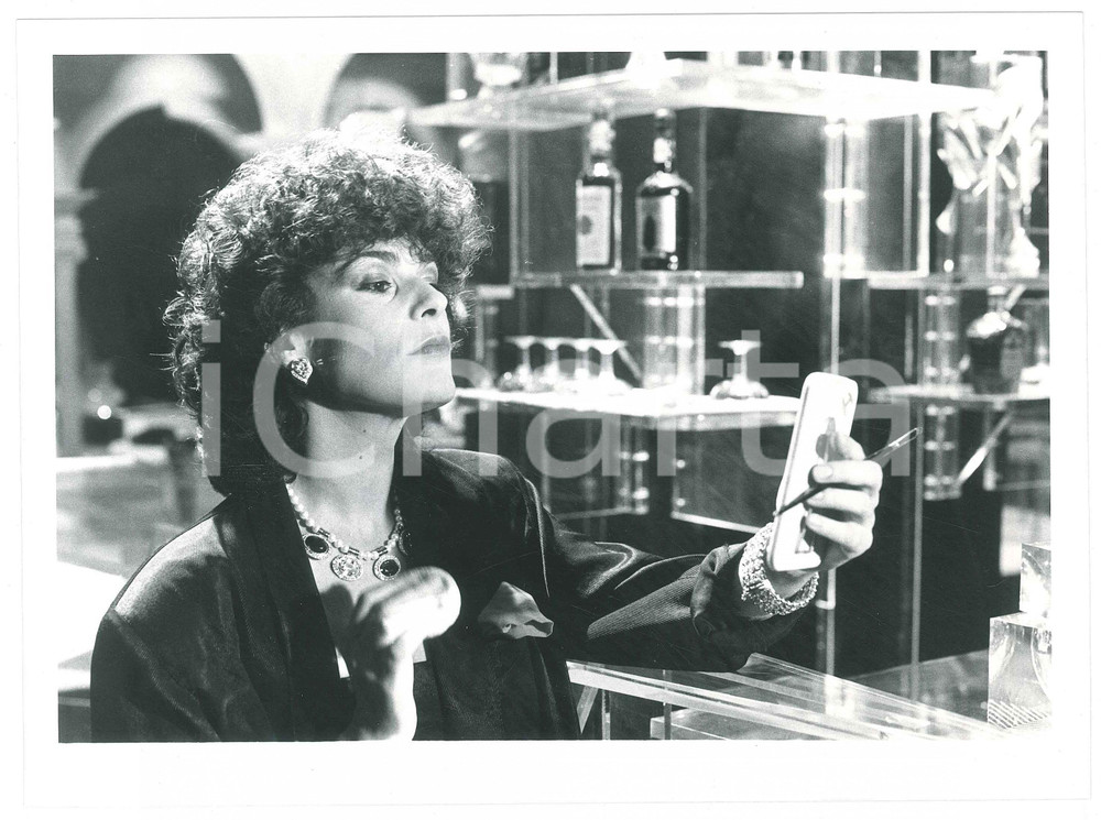 Fotografia d epoca originale 1985 ca RAI Il cappello sulle ventitrÃ©  Mita MEDICI Foto 24x18 cm 1 1