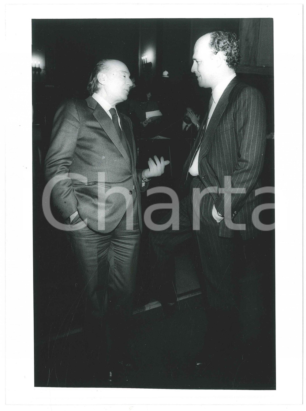Fotografia d epoca originale 1985 ca MILANO Carlo RADICE FOSSATI Ritratto con CUCCHI Foto 18x24 cm 1