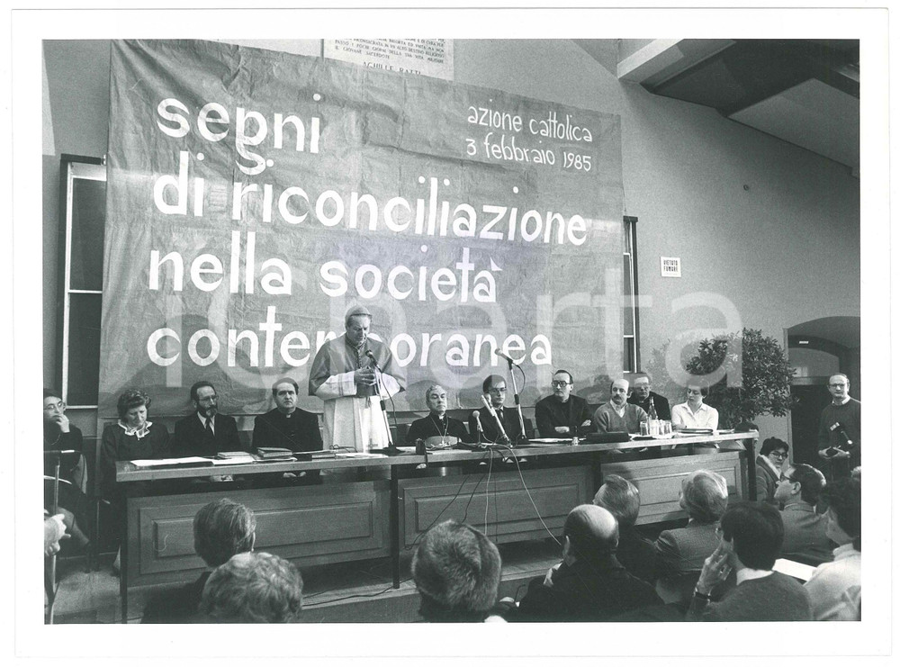Fotografia d epoca originale 1985 MILANO Carlo Maria MARTINI partecipa a convegno AZIONE CATTOLICA Foto 24x18 1