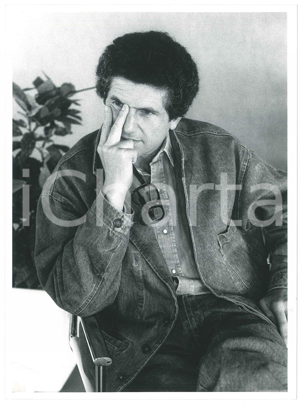 Fotografia d epoca originale 1985 ca FESTIVAL DI CANNES Claude LELOUCH Ritratto del regista  Foto 18x24 1 1