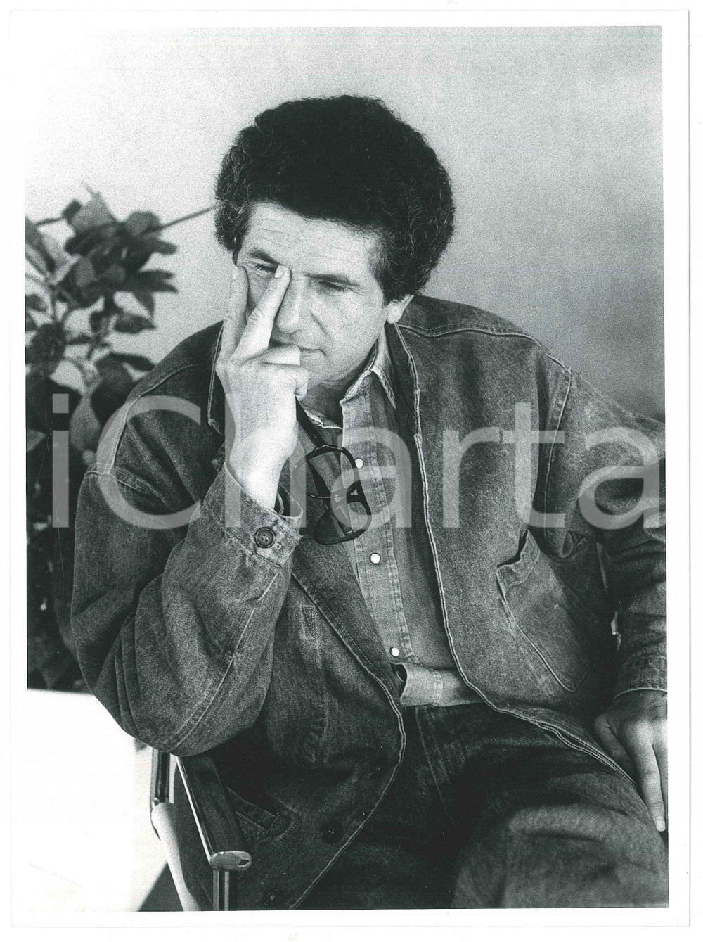 Fotografia d epoca originale 1985 ca FESTIVAL DI CANNES Claude LELOUCH Ritratto del regista  Foto 18x24 cm 1