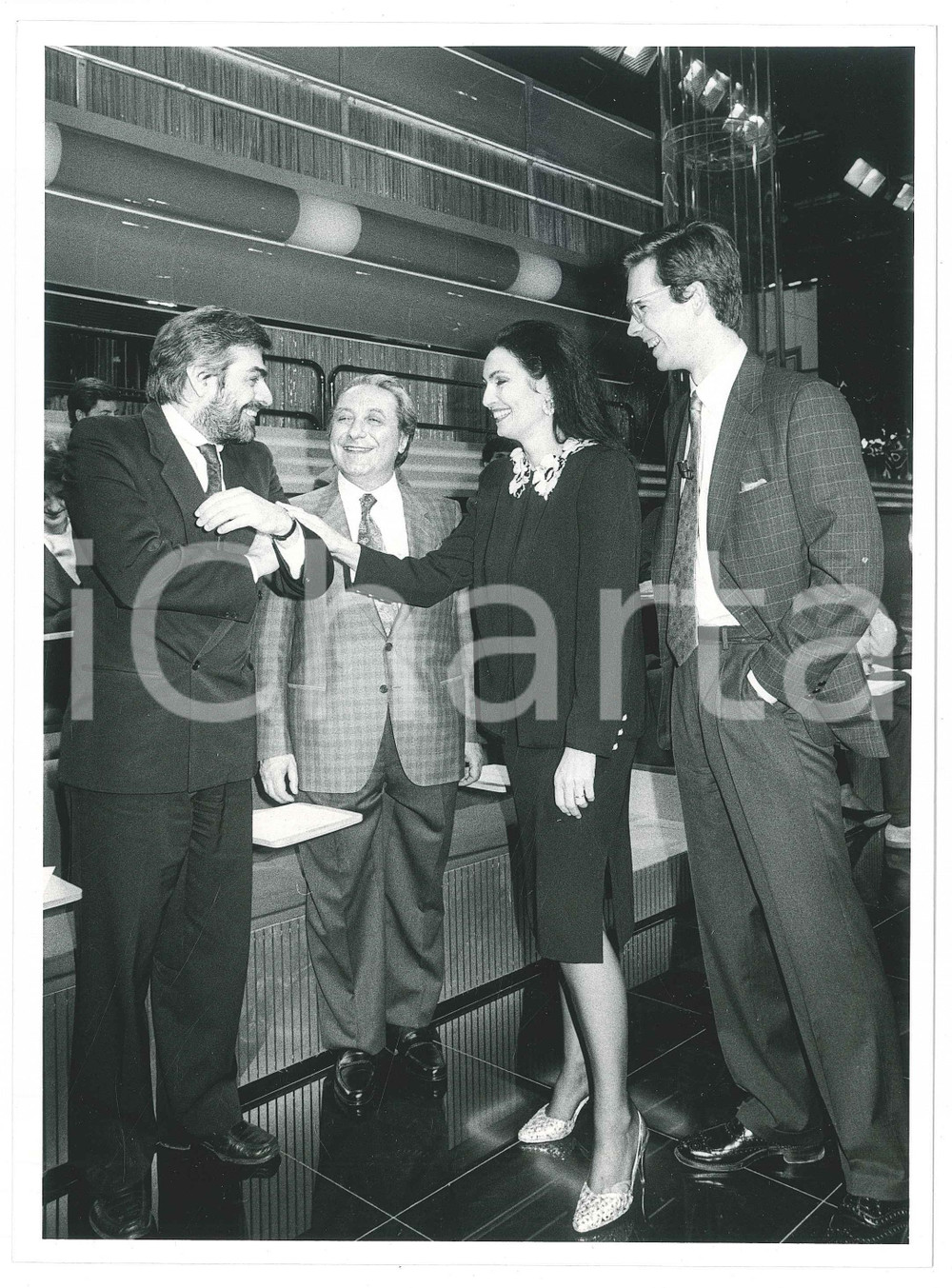 Fotografia d epoca originale 1986 RAI UNO Il bello della diretta Giovanni GORIA Enzo SPALTRO Foto 18x24 cm 1