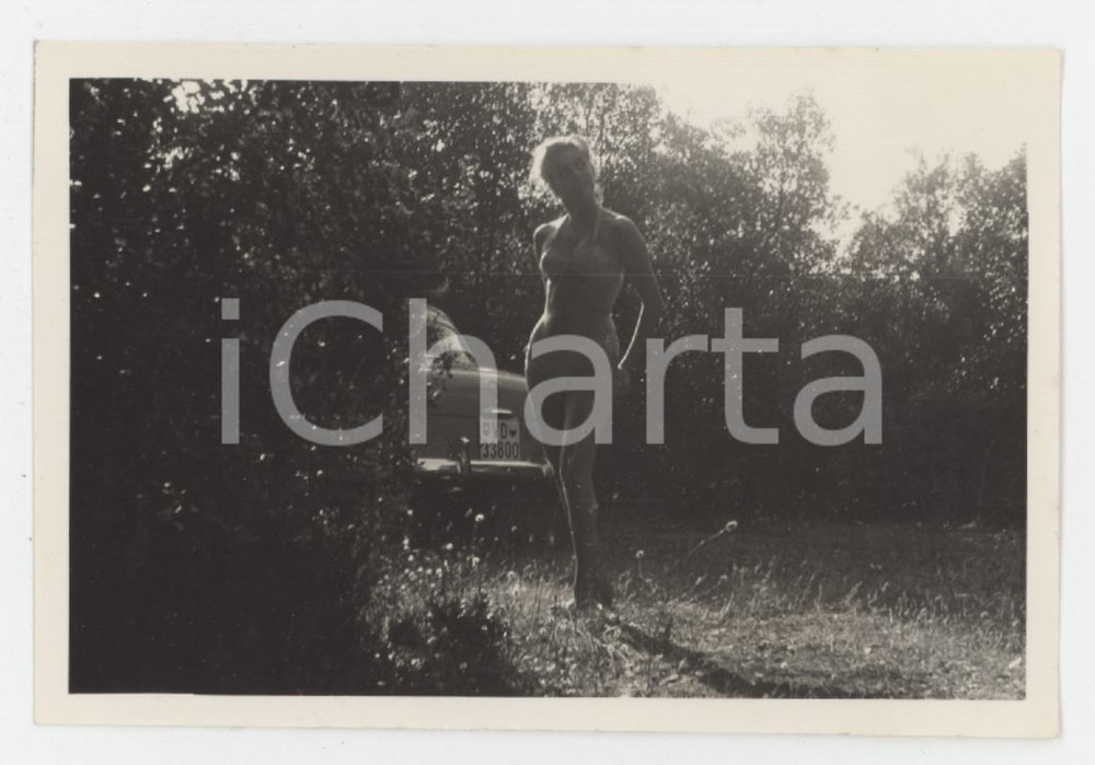 Fotografia d epoca originale 1960 ca SVIZZERA Canton VAUD Ragazza in bikini e OPEL OLYMPIA REKORD Foto 9x6 1