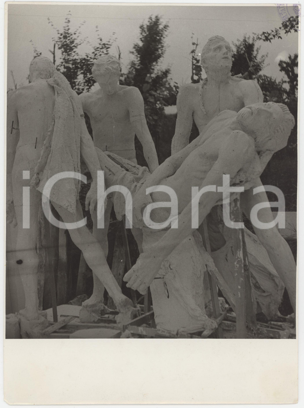 Fotografia d epoca originale 1960 ca PADOVA Scultore Nerino NEGRI Bozzetto monumento ai Caduti  Foto 17x23 1