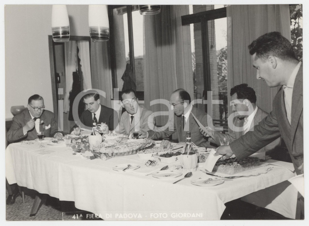 Fotografia d epoca originale 1963 41 FIERA DI PADOVA Pranzo aziendale  Foto 17x13 cm 1