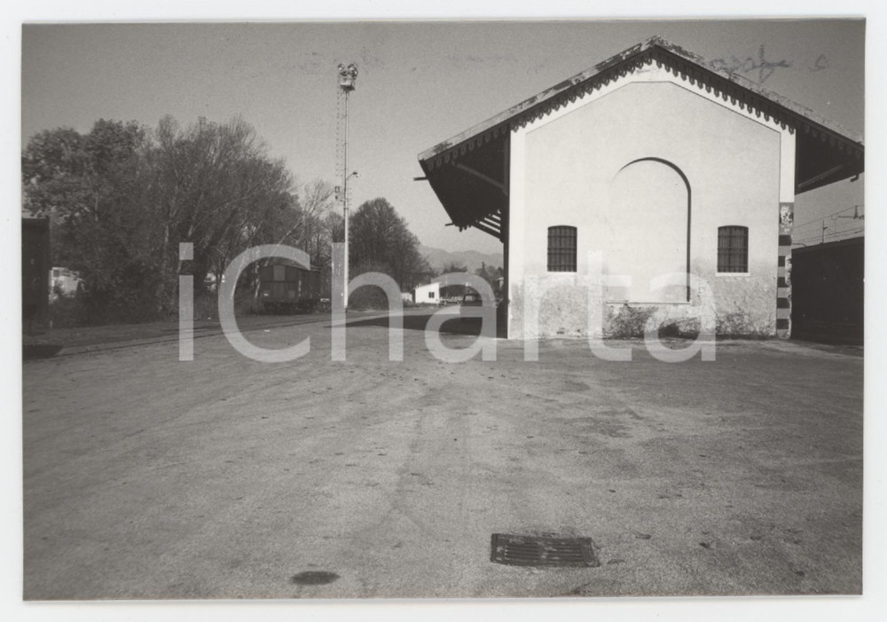 Fotografia d epoca originale 1975 ca CITTADELLA PD Magazzino della stazione ferroviaria  Foto 12x9 cm 1