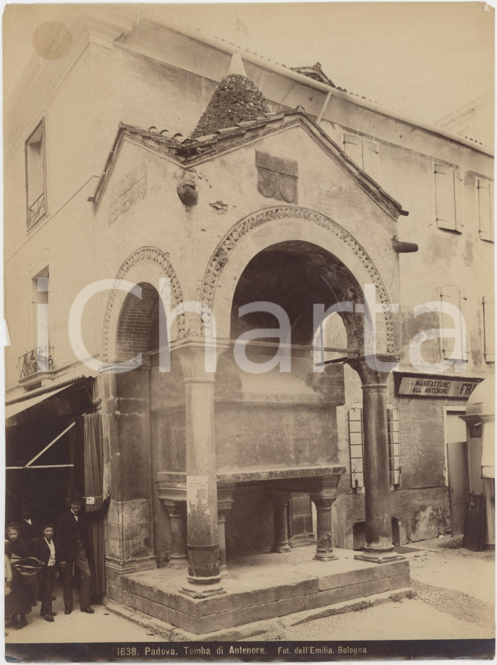 Fotografia d epoca originale 1900 ca PADOVA Tomba di Antenore  Padovani in posa  Foto dell Emilia 1