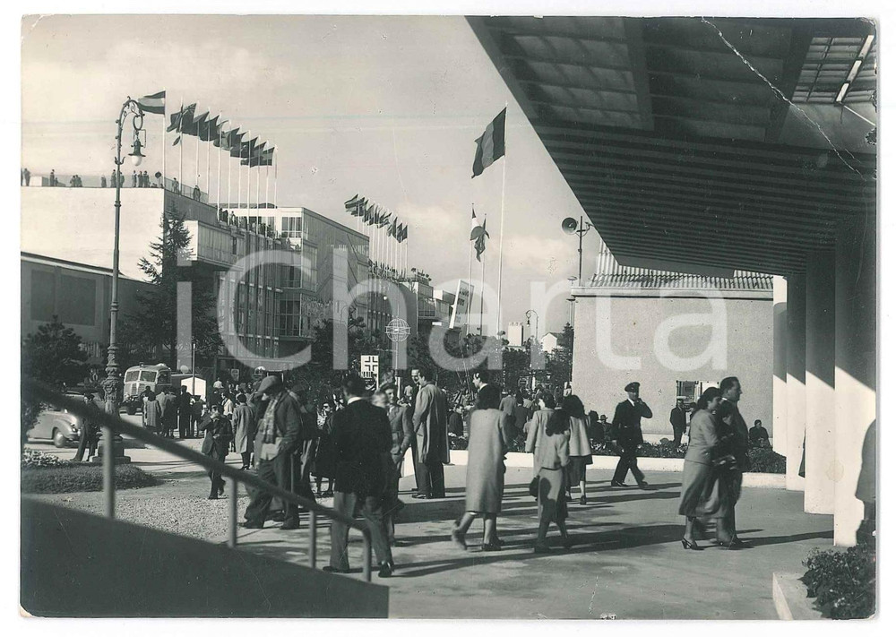 Cartolina originale da collezione 1952 FIERA DI MILANO Viale dell Industria  Cartolina ANIMATA FG VG 1