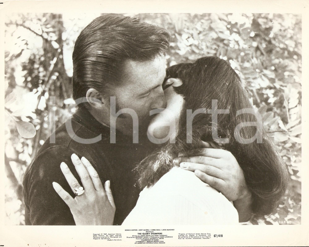 Fotografia d epoca originale 1967 THE GLORY STOMPERS Movie by Anthony M. LANZA Biker kissing a girl Photo 1