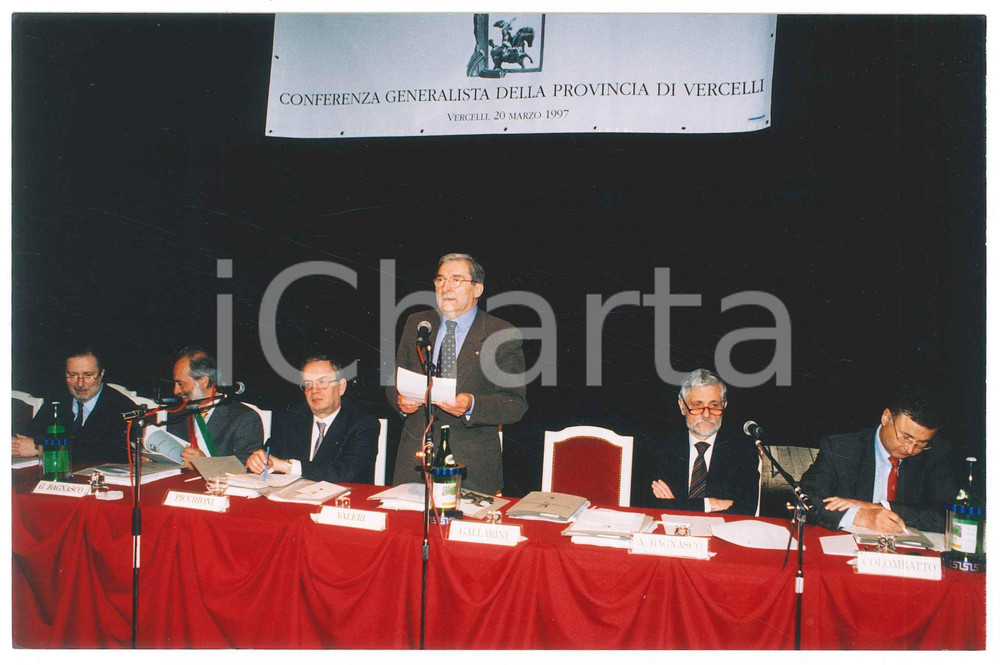 Fotografia d epoca originale 1997 VERCELLI Conferenza Generalista della Provincia  Discorso Gilberto VALERI 1