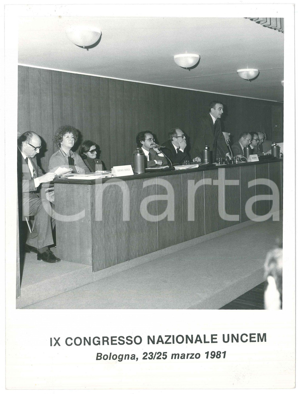 Fotografia d epoca originale 1981 BOLOGNA IX Congresso Nazionale UNCEM  Tavolo oratori 1  Foto 18x24 1