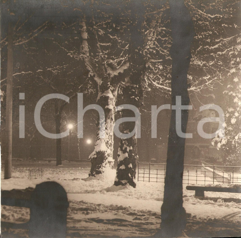 Fotografia d epoca originale 1950 ca SARONNO VA Il parco di via IÂ° Maggio sotto la neve Foto 22x22 cm 1