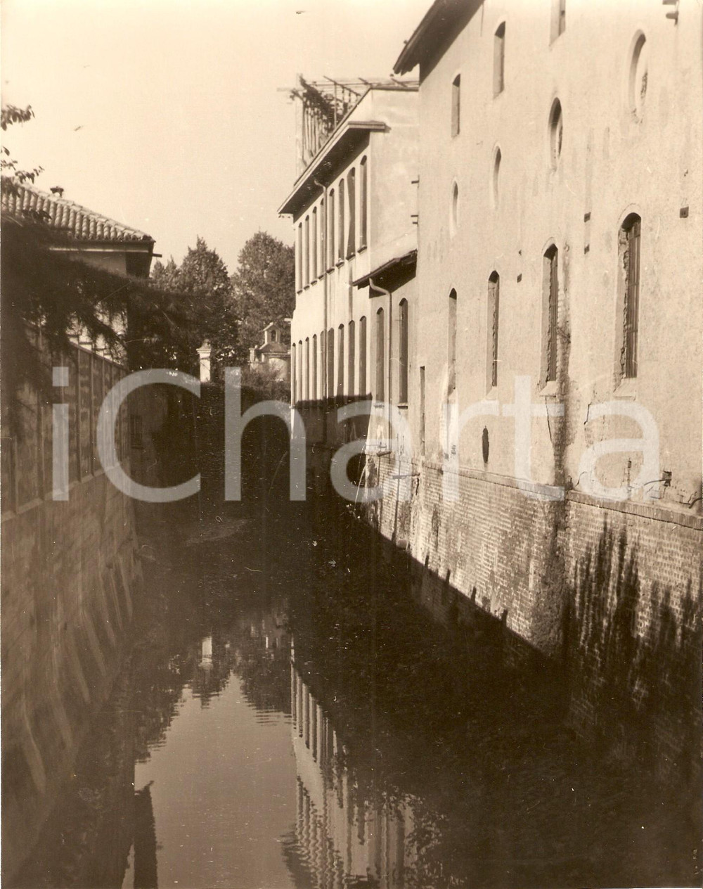 Fotografia d epoca originale 1950 ca SARONNO VA Abitazioni a ridosso del fiume LURA Foto 18x22 cm 1