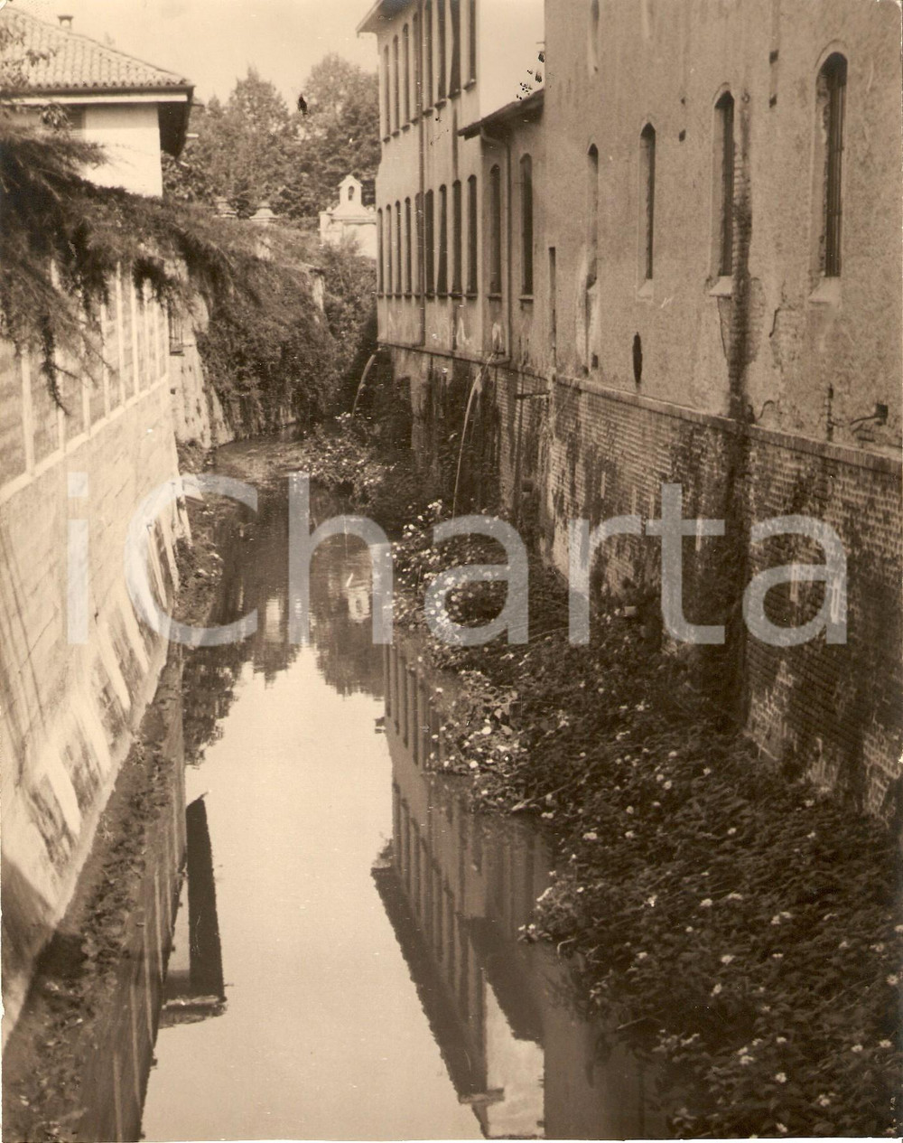 Fotografia d epoca originale 1950 ca SARONNO VA Abitazioni a ridosso del fiume LURA Foto 18x22 cm 1