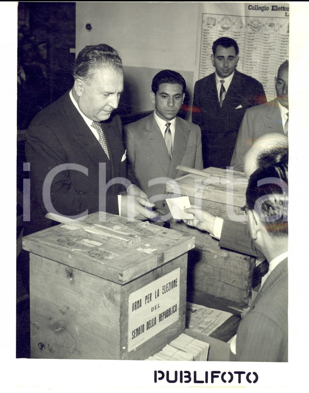 Fotografia d epoca originale 1953 ELEZIONI POLITICHE ROMA Ministro Randolfo PACCIARDI alle urne Foto 13x18 1