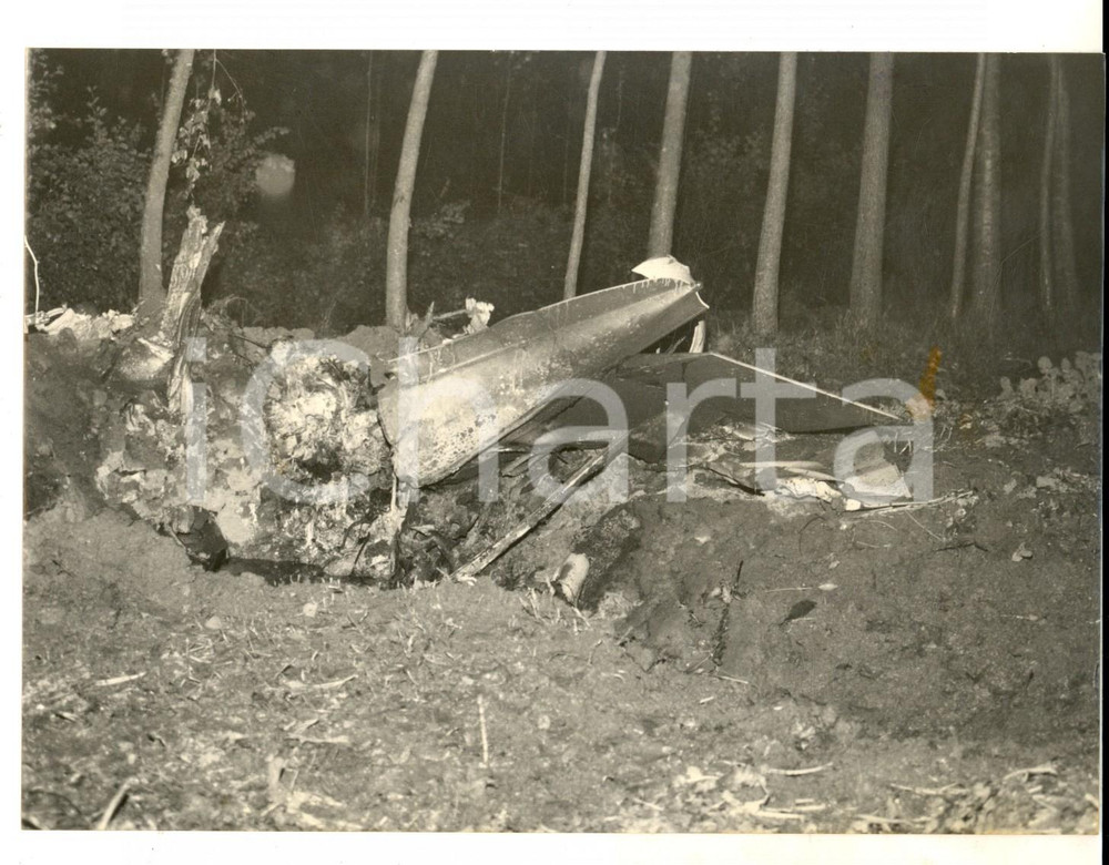 Fotografia d epoca originale 1962 BASCAPE  PV I resti dell aereo sul quale morÃ¬ Enrico MATTEI Foto 18x14 1