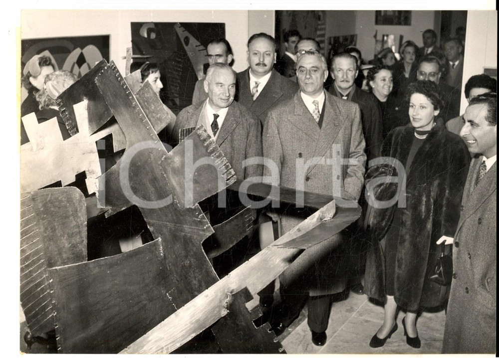 Fotografia d epoca originale 1955 ROMA Pietro CAMPILLI alla VII Quadriennale di Arte Romana Foto 18x13 1
