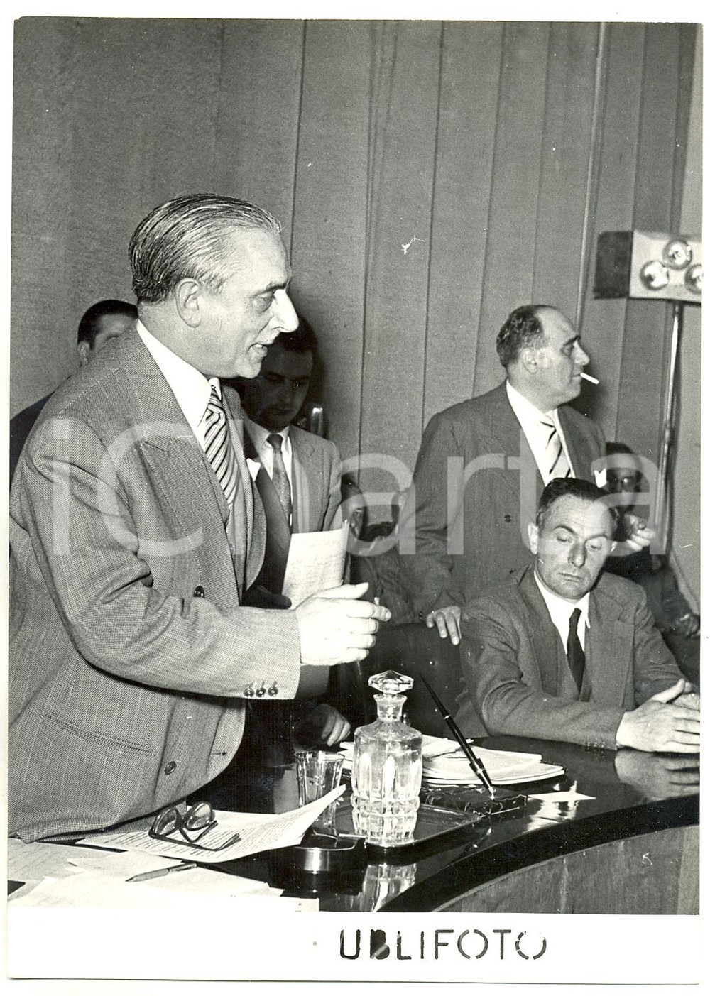 Fotografia d epoca originale 1953 NAPOLI Pietro CAMPILLI interviene al convegno delle forze endogene  Foto 1