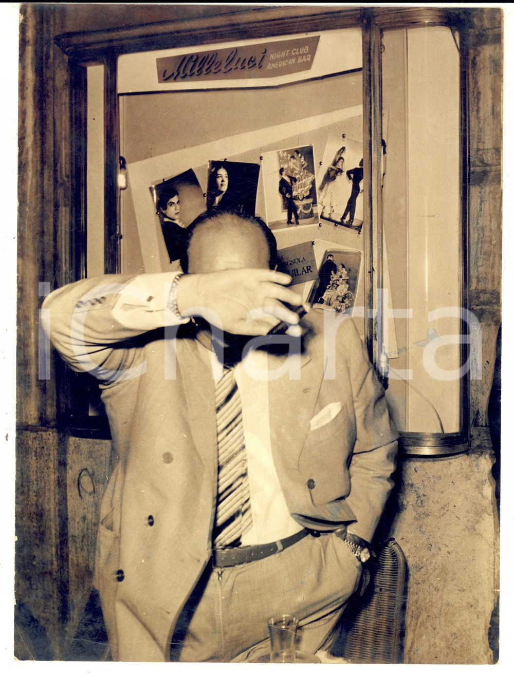 Fotografia d epoca originale 1955 ca ROMA FARUQ I d Egitto sorpreso al MILLELUCI night club Foto 18x24 1