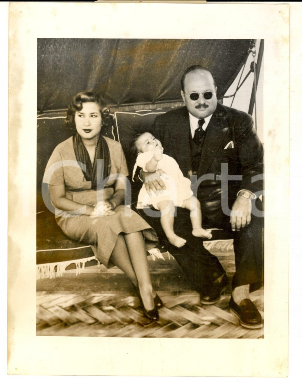 Fotografia d epoca originale 1952 CAPRI Re FARUQ I d Egitto e Narriman SADIQ con  il principino Fu ad Foto 1